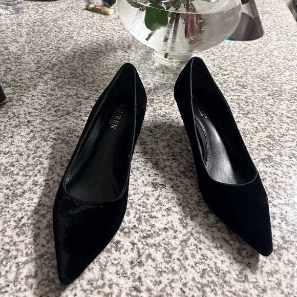 LAUREN RALPH LAUREN POINTY TOE PUMPS - Picture 2 of 7